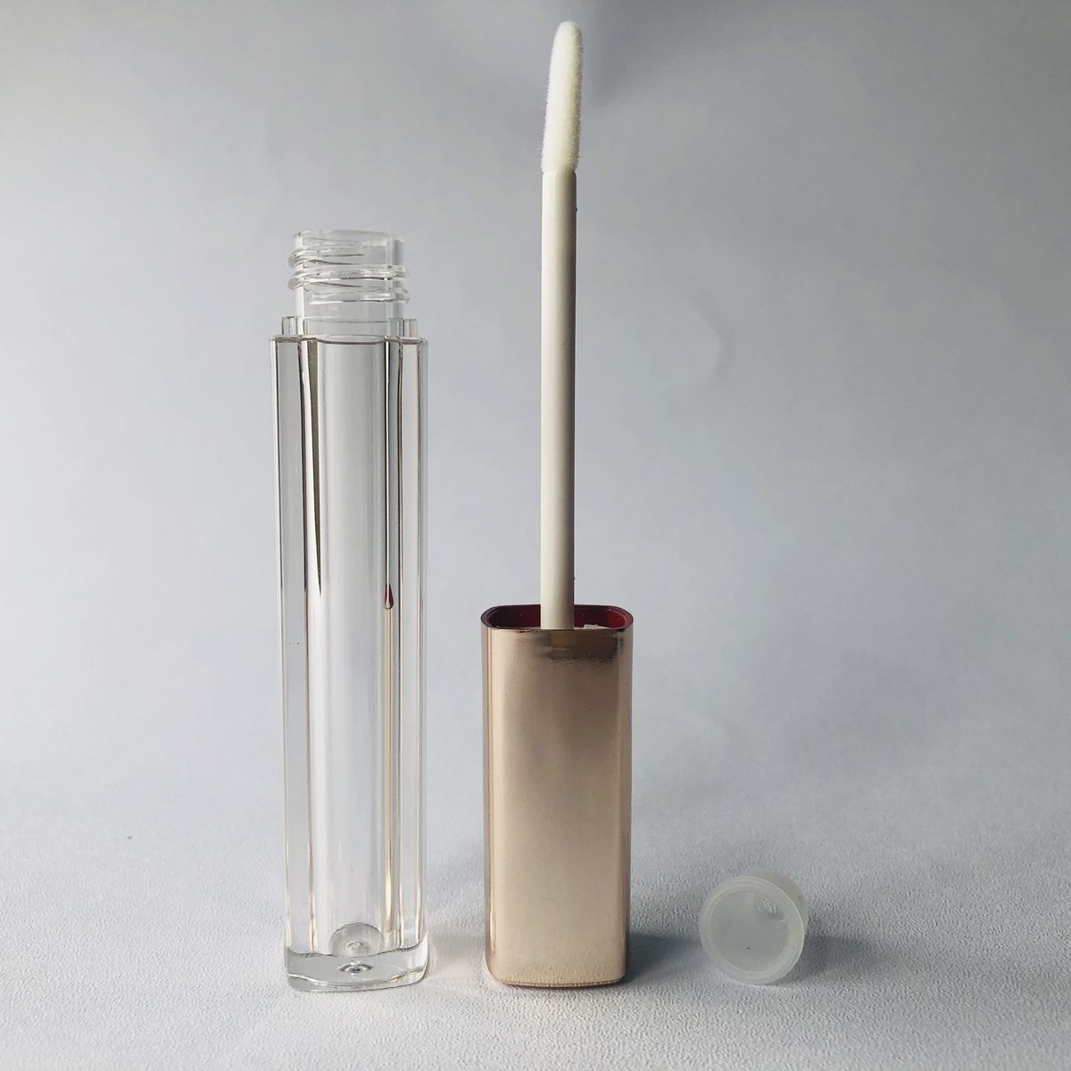 Lip Gloss Tubes model 702